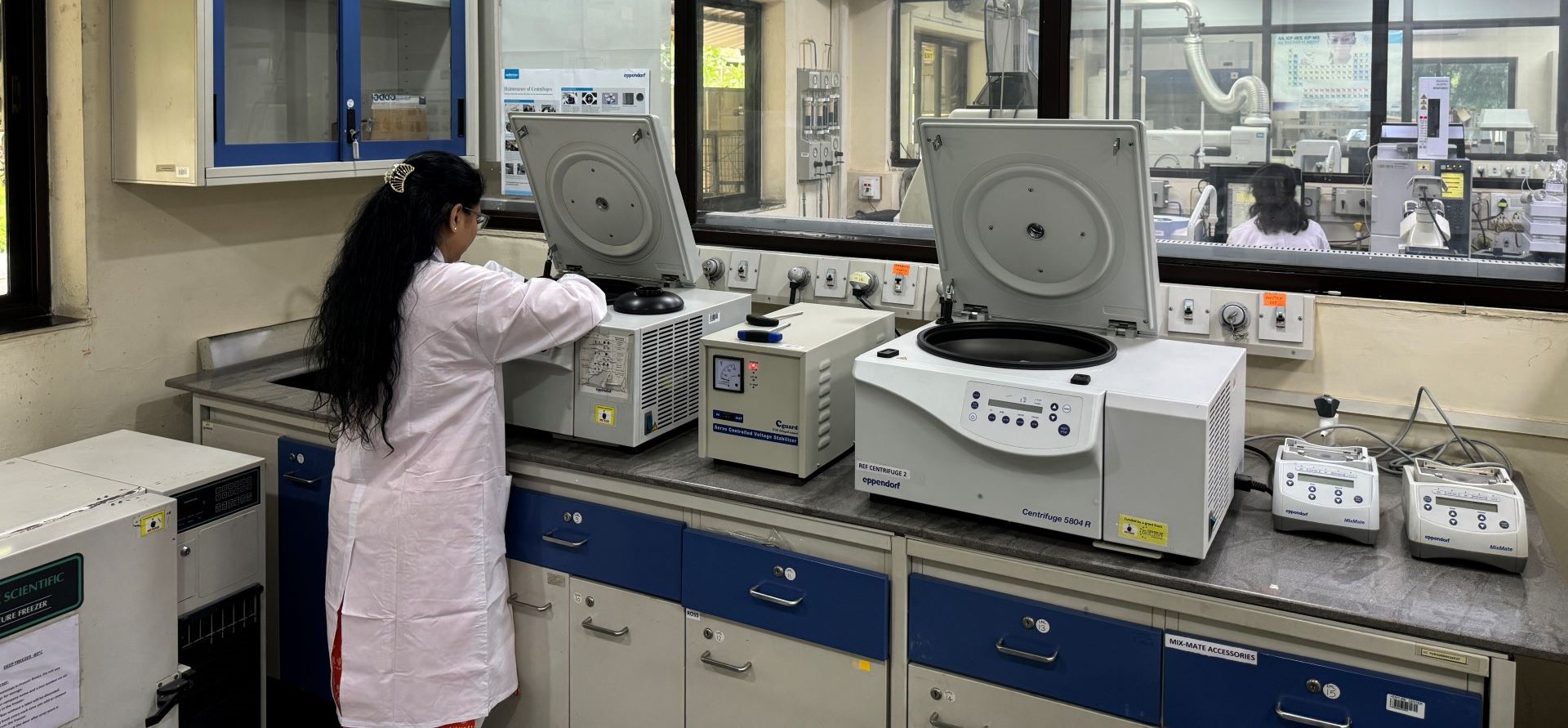 Biology lab_Hero